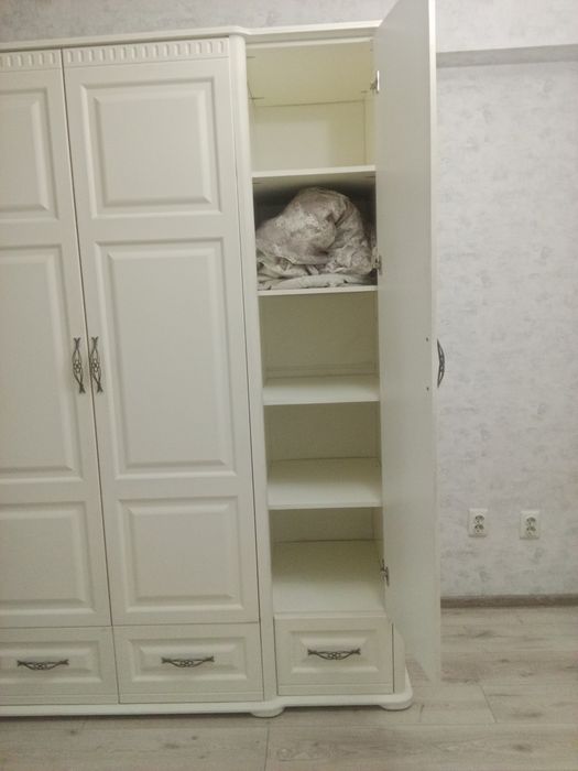 Шкаф белый спальня