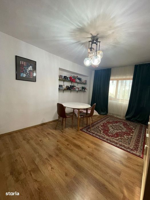 Apartament de vânzare 4 camere zona Sens