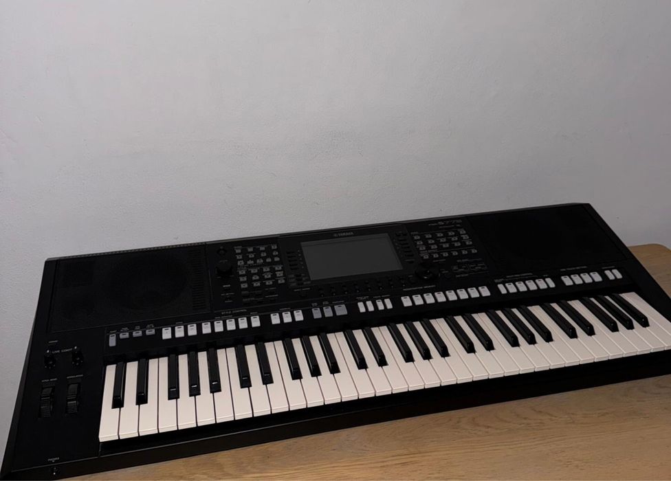 Orga Yamaha psr S775
