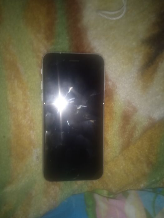 Продам айфон 6s.