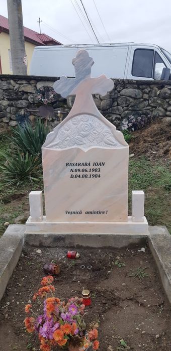 Reducere de preț monumente funerare,cruci ,mozaic.