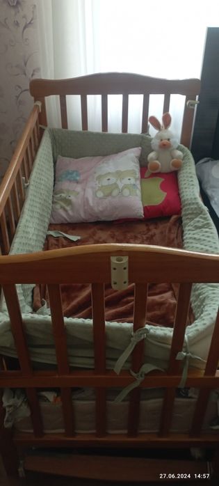 Кроватка и детские принадлежности