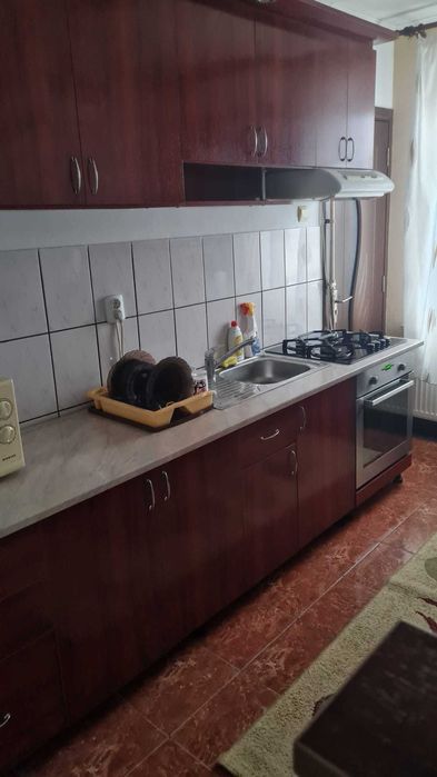 Inchiriez apartament