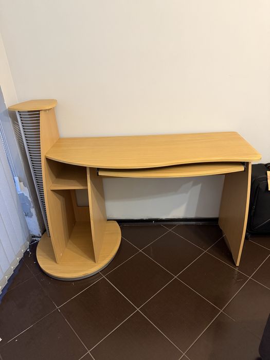 Бюро със секция за дискове