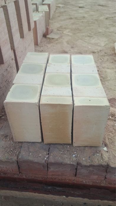 Красный жженый кирпич