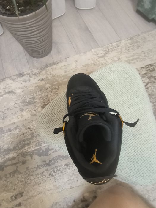 Jordan 4 gold black 40