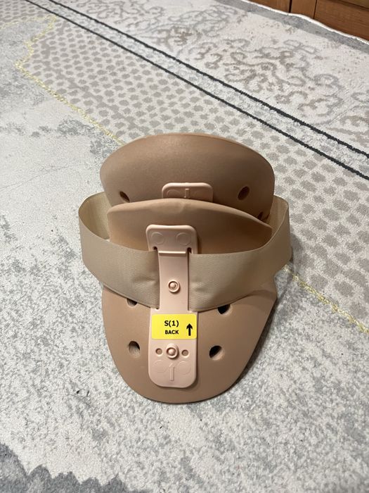 Шейный ортез (шейный воротник)