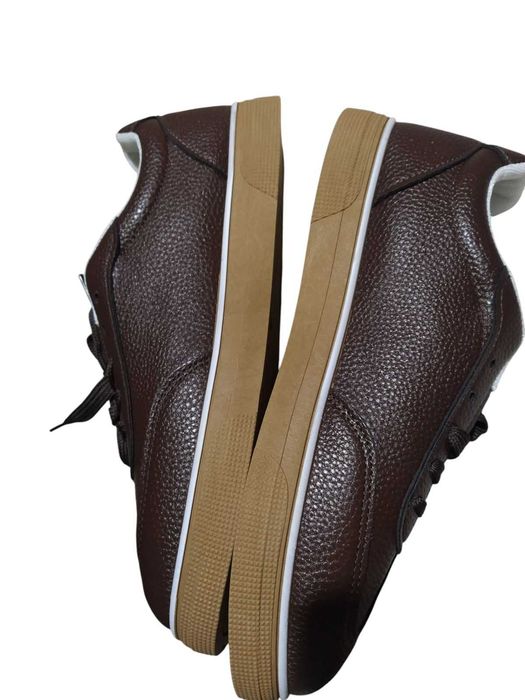 Нови и стилни тъмно-кафяви маратонки