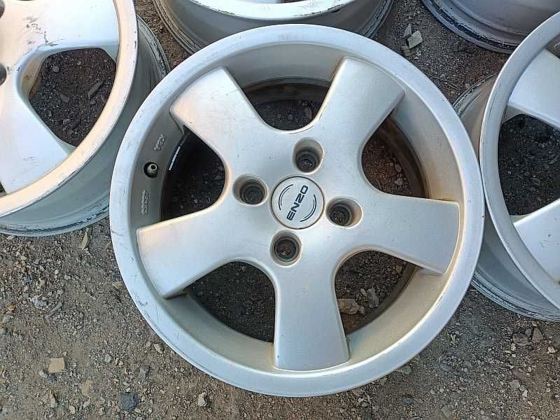 Продам оригинальные легкосплавные диски на Audi 80