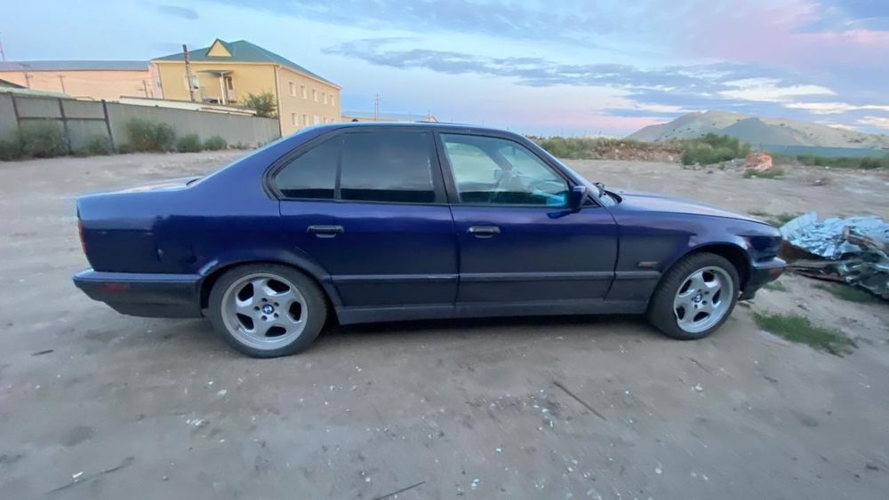 Машина бмв 520 5