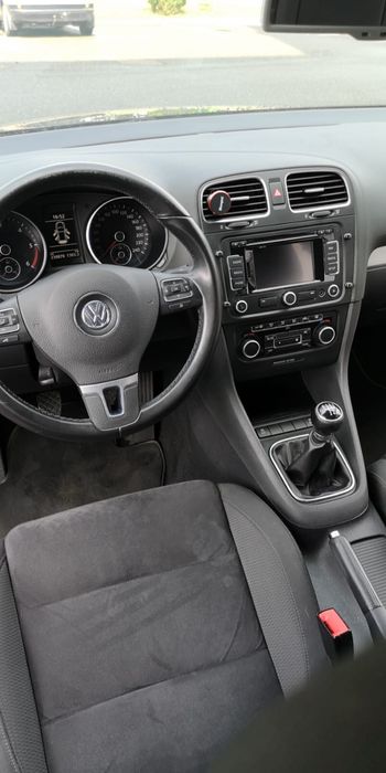 VW Golf 6 (2012) 1.6 – Alcantara / Navi / Dublu Climatronic / Set anvelope Iarnă Inclus