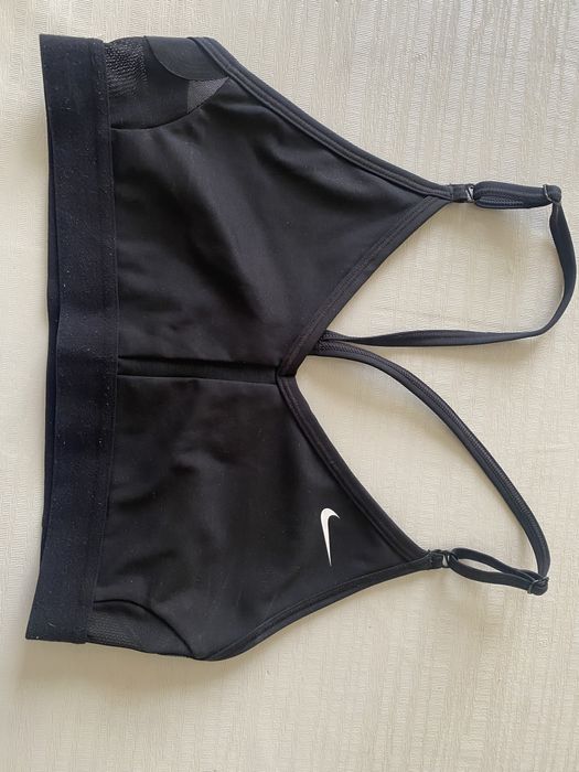 Дамско бюстие на NIKE