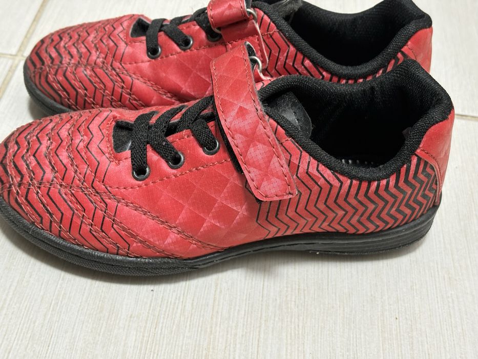 Футболни обувки/ стоножки 33 номер LC