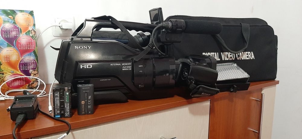 Профессиональная видеокамера SONY 1500