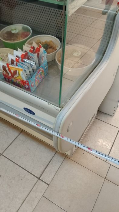 Витринные холодильник