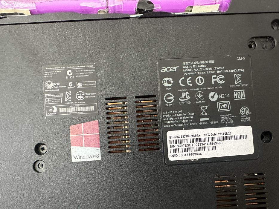 Acer gaming de culoare negru lucios  cu gri