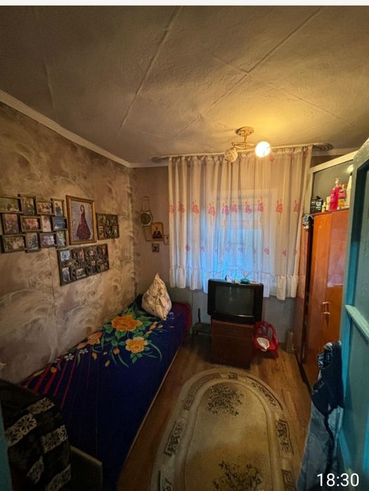 Два дома на одной ограде