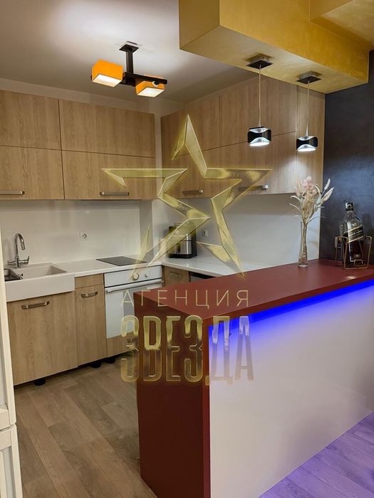 Тристаен с паркомясто в Райски Кът