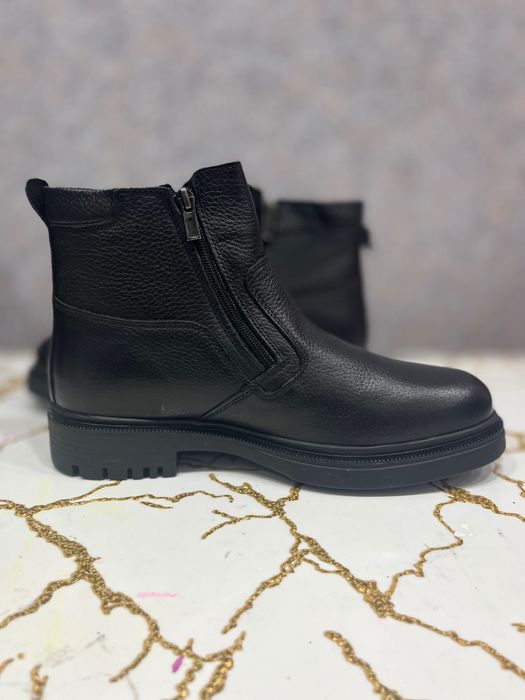 Продам мужские зимние ботинки