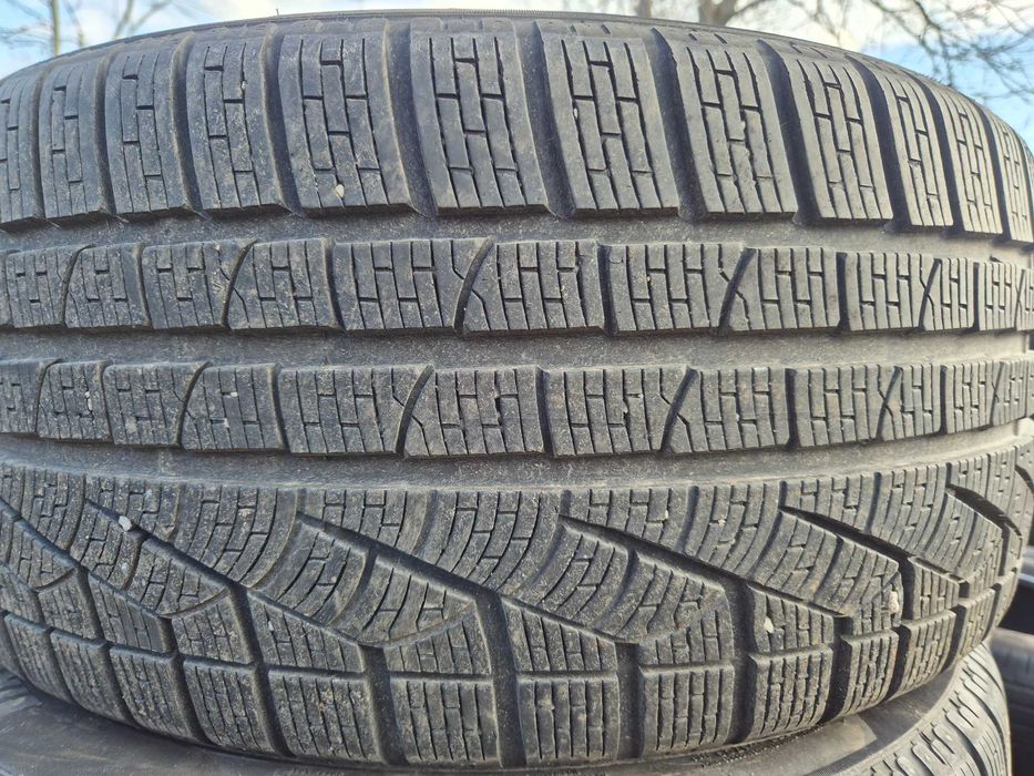 2 Anvelope de IARNA - 265/35/20 - PIRELLI - CA UNELE NOI , aprox 7.5 MM - DOT 2022 AO OEM AUDI A7 !