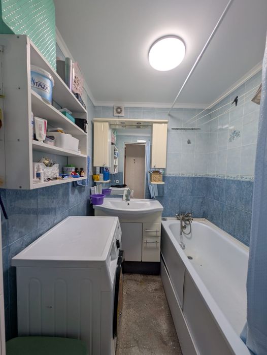 Продаётся 2 комн в 4 мкрне недорого