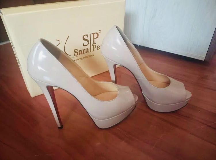 Обувки и чанта на Sara Pen
