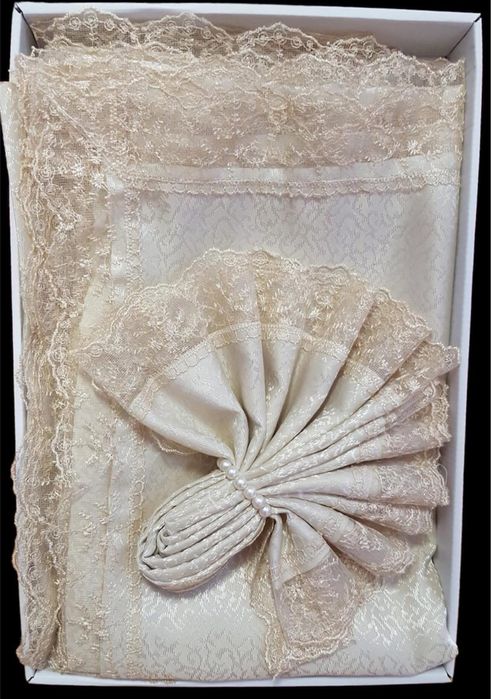 ЛУКСОЗНИ ПОКРИВКИ ЗА МАСА