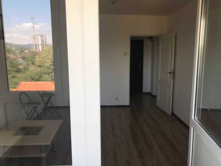Apartament 2 camere decomandat - zona Milcovului, Campina