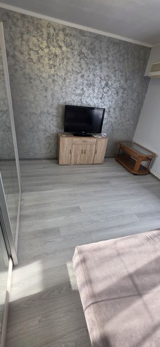 Proprietar Ofer spre închiriere apartament cu o cameră