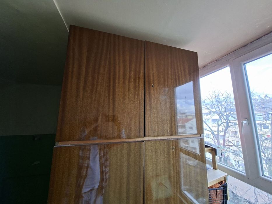 Гардероб двукрилен, спешно, с надстройка с фурнирмахагон