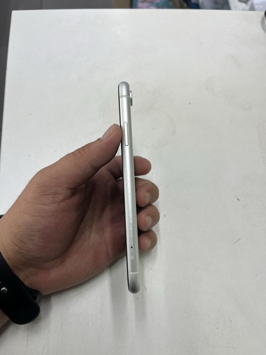 Iphone XR (128GB) в идеальном состояний