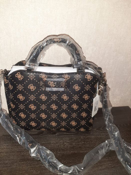 Продам сумку Guess