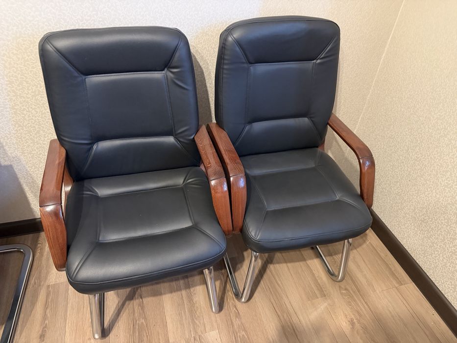 Кресла офисные.