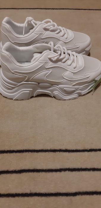 Дамски спортни обувки