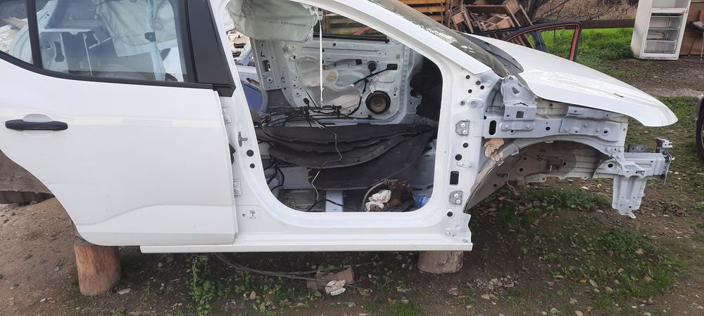 Праг предна колонка дачия сандвро три.