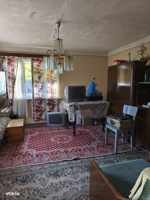Casă cu 6 camere în Dâmbul Rotund
