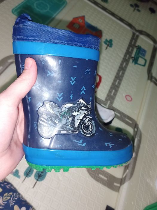 Детские кроссовки