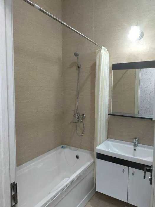 Сдаётся срочно 2 комнатная квартира на метро Новза