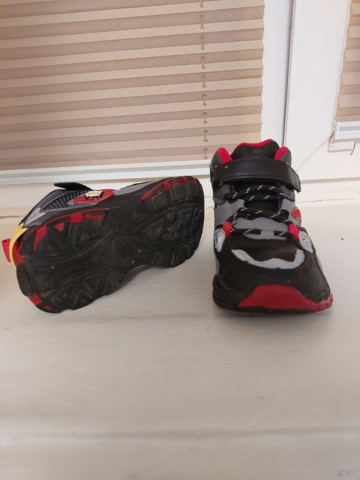 Кроссовки с мехом.  В хорошем состоянии.