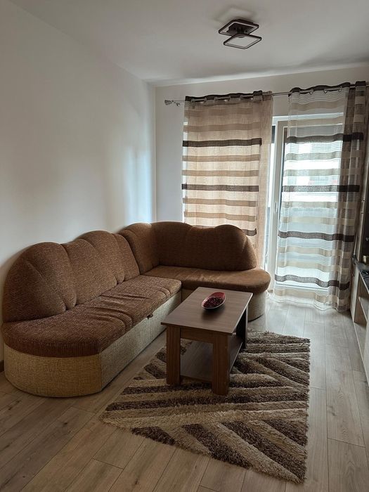 Inchiriez apartament cu 2 camere