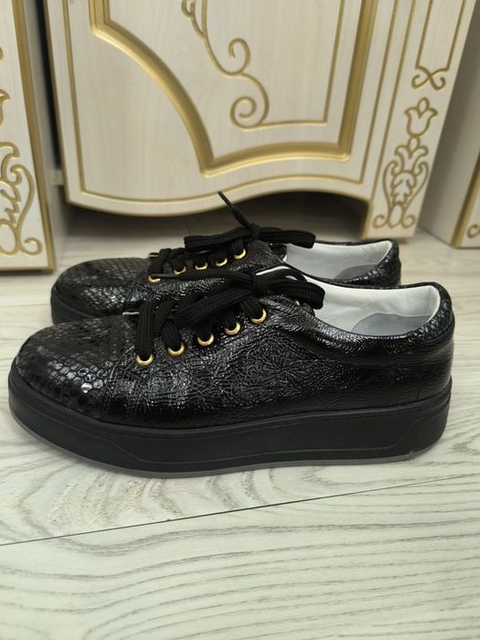 Чёрные кеды на платформе с комбинированной фактурой