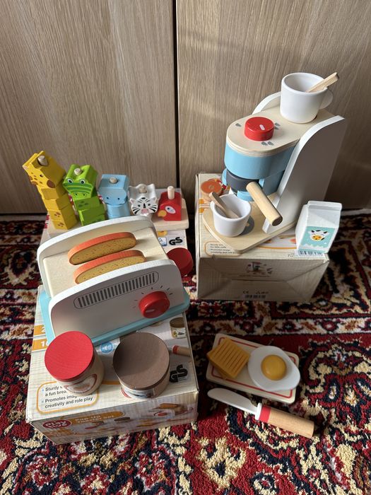 Лот дървени играчки кафе машина, тостер, животни
