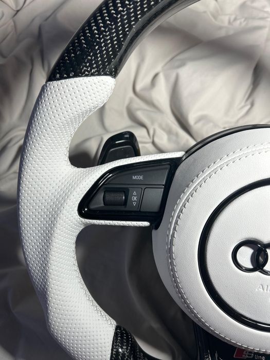 Volan Audi Carbon A1/A2/A3/A4/A5/A6/A7/A8/Q3/Q5/Q7/S/RS Alb/Negru