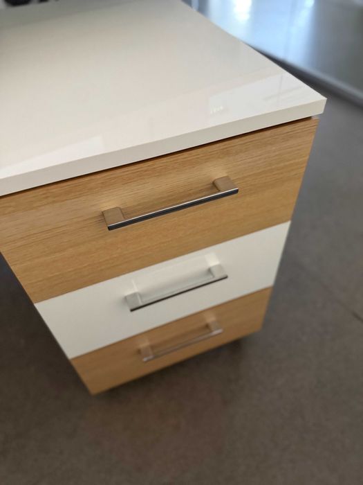 НОВО-Цялостно офис оборудване за 6 кабинета за 20 служителя