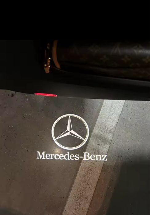 Премиум лого прожектори за врати и странични огледала на Mercedes-Benz