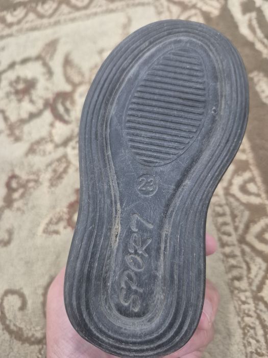 Продам кроссовки