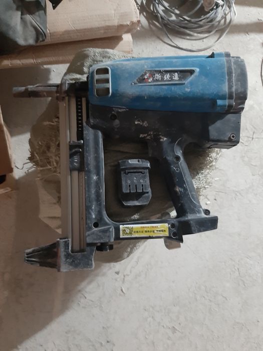 Монтажный пистолет