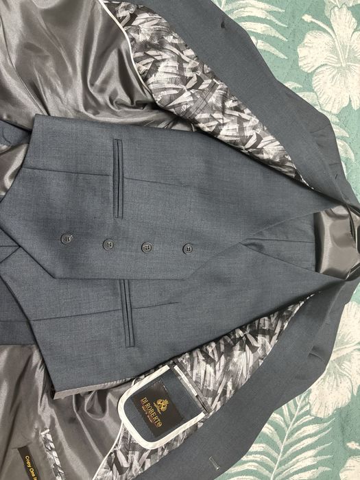 Продам новый костюм тройка