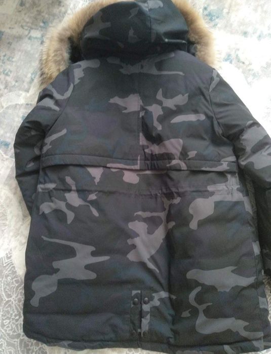 Продам зимнюю курту (парку)