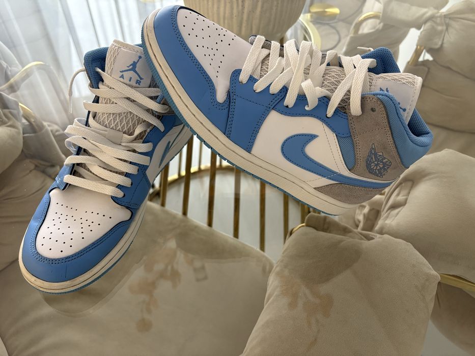 Air Jordan 1 Mid University Blue Grey